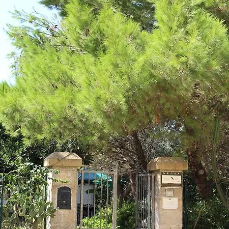 La Gazza Ladra Bed and breakfast Carmiano (Apulia)